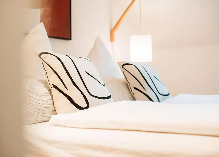 Peaceful Modern With Festung View Near Hbf Apartment *